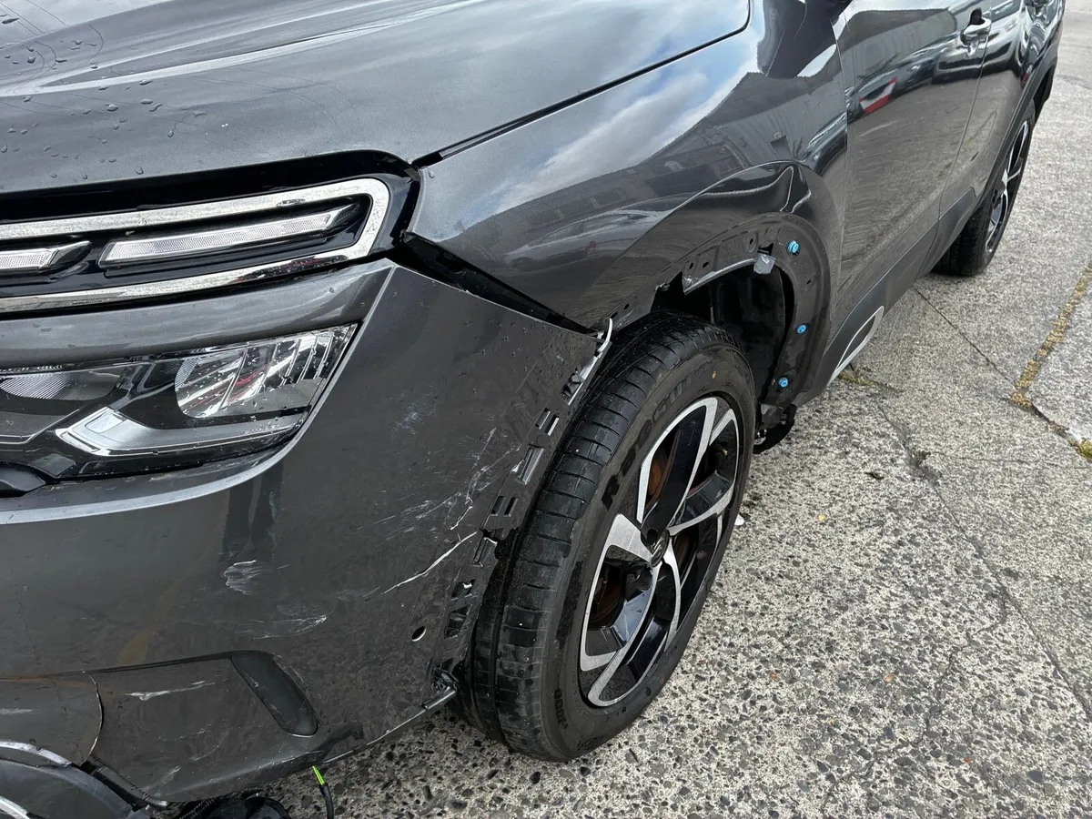Citroen / C5 Aircross / Feel Bluehdi 130 4DR - Image 4