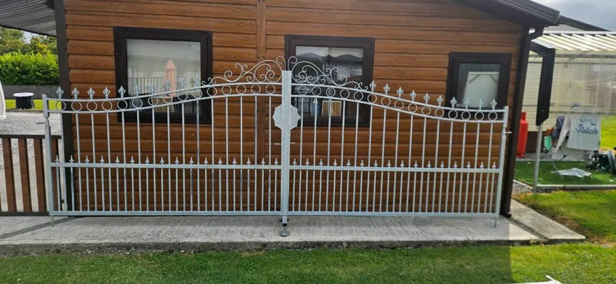 16ft Galvanised House Gates - Image 1