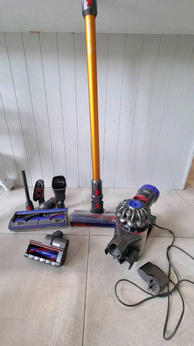 Dyson v8 absolute - Image 1