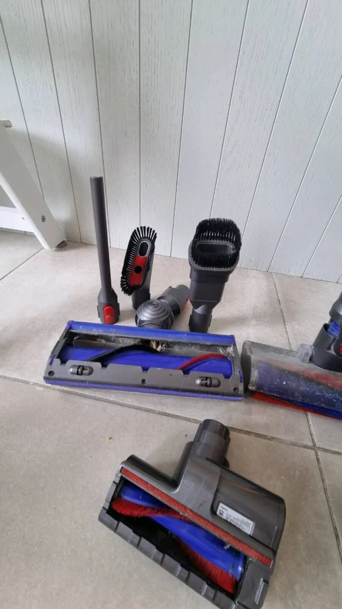 Dyson v8 absolute - Image 3