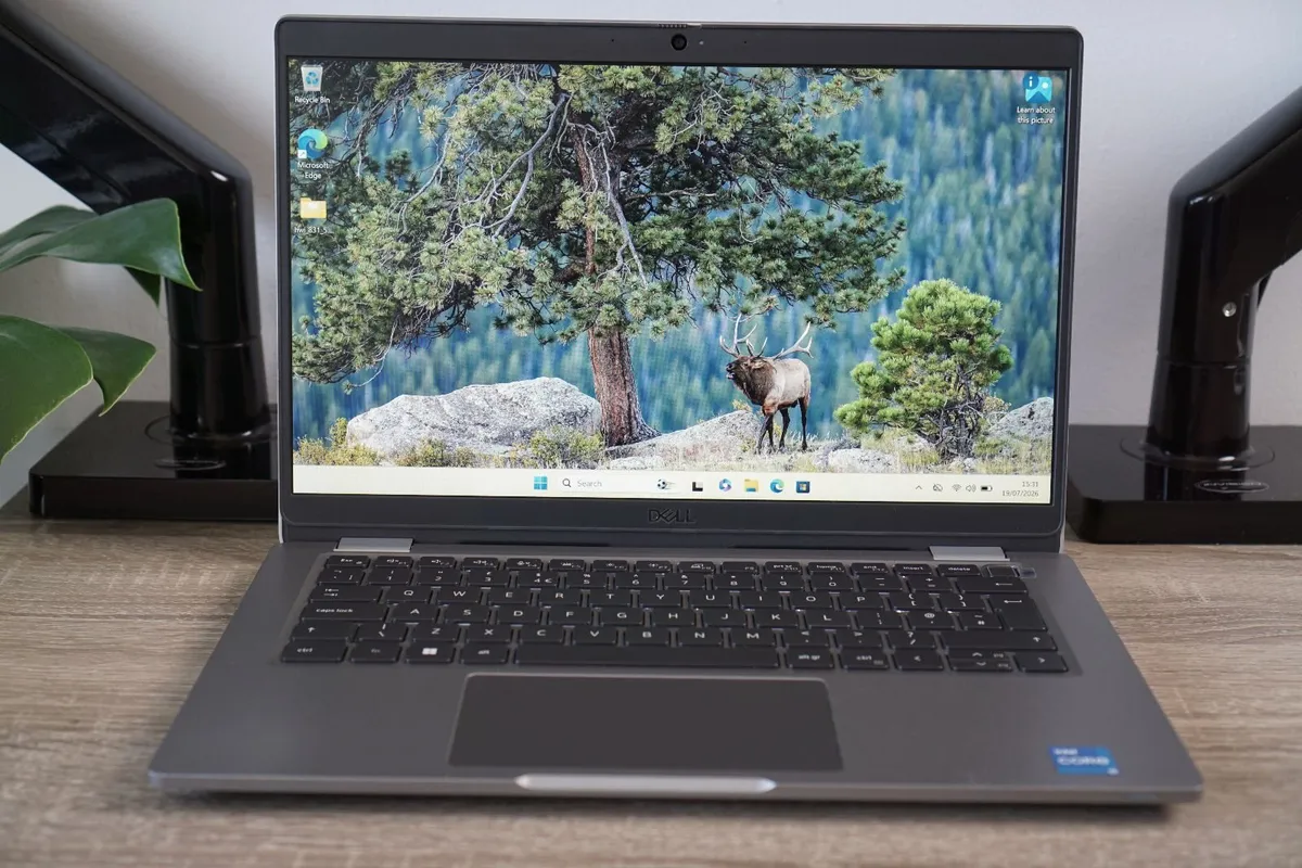 Dell Latitude 5330 | i5-1235U 10-Core | 256GB - Image 1
