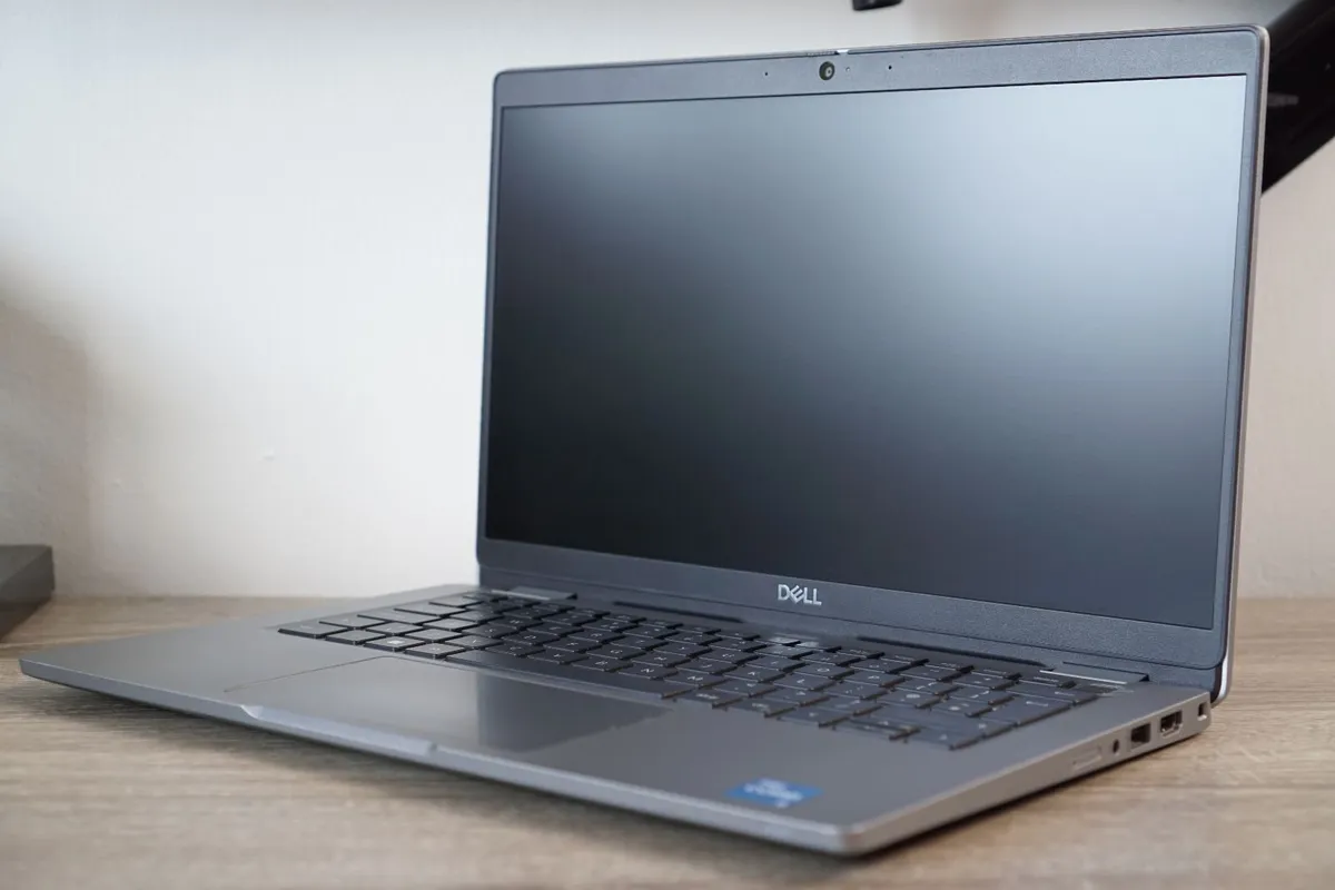 Dell Latitude 5330 | i5-1235U 10-Core | 256GB - Image 4