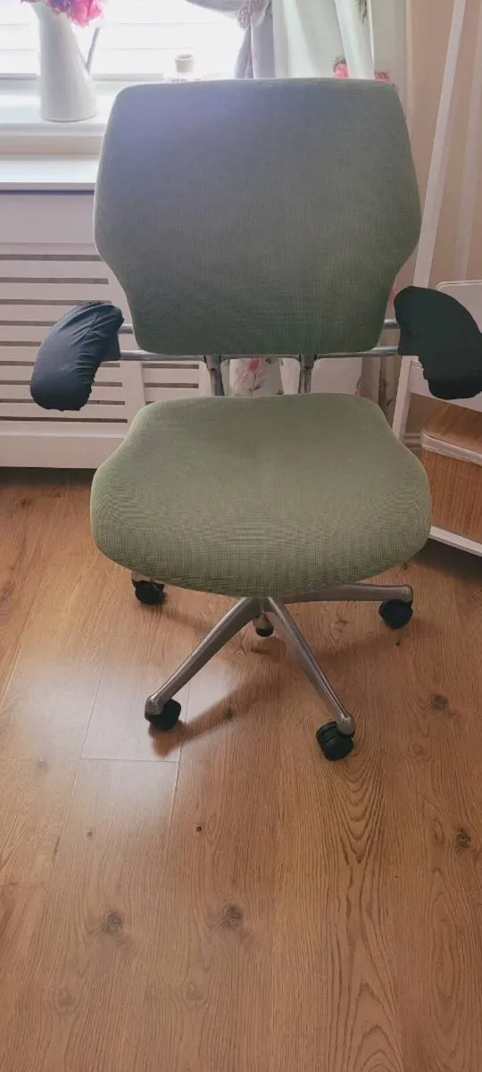 Office chair - Image 4