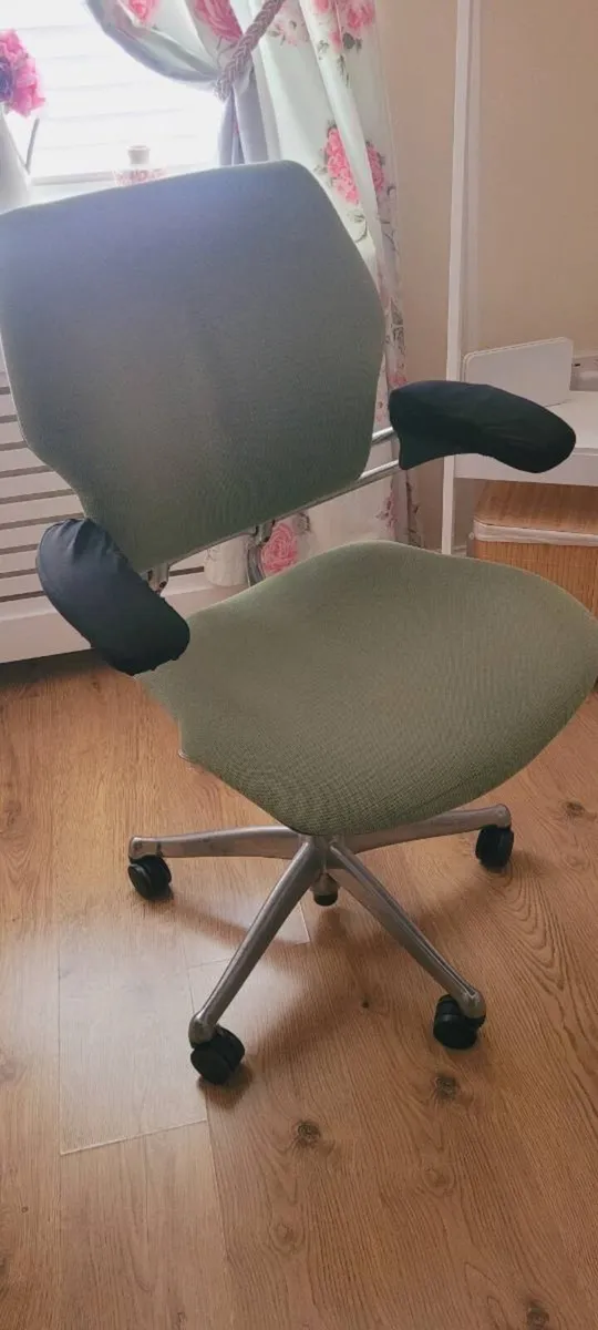 Office chair - Image 1