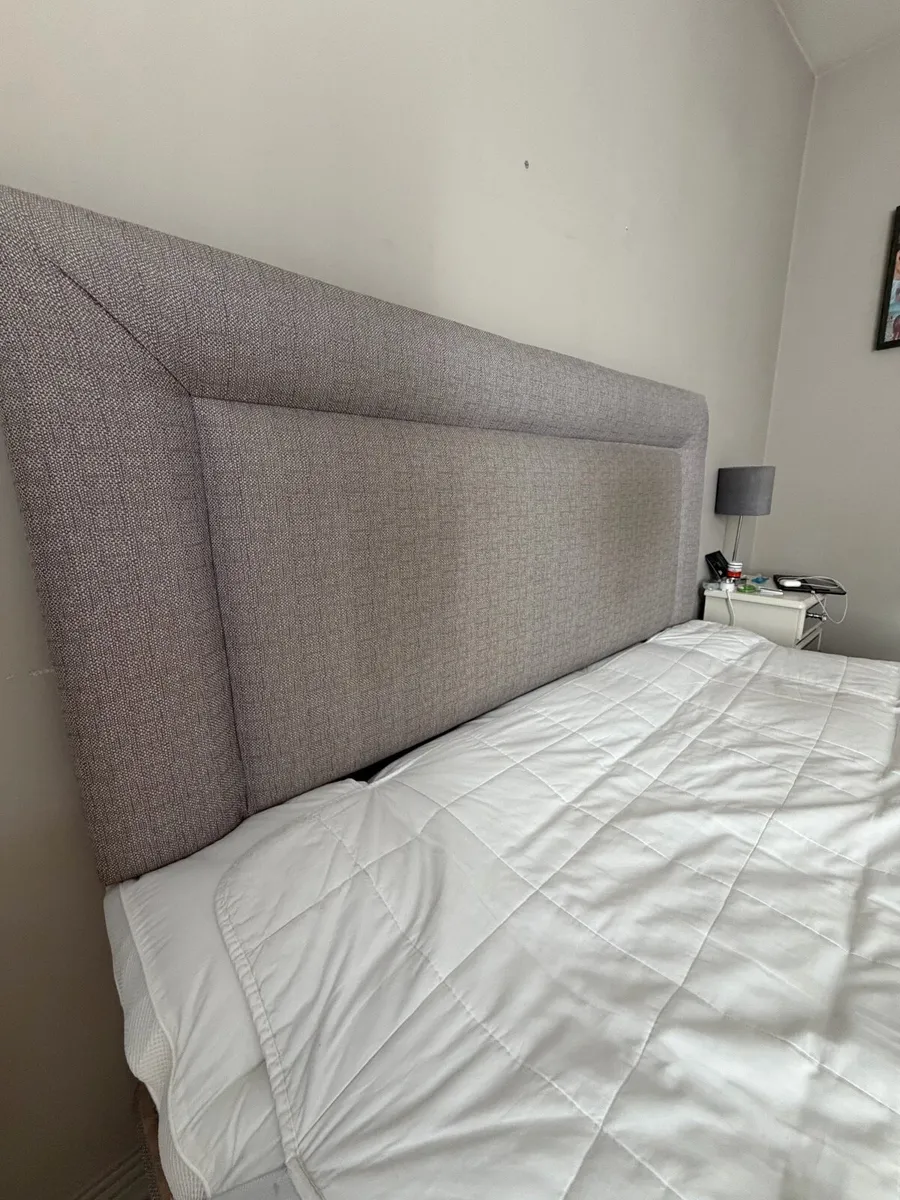 Bed and headboard - Image 3