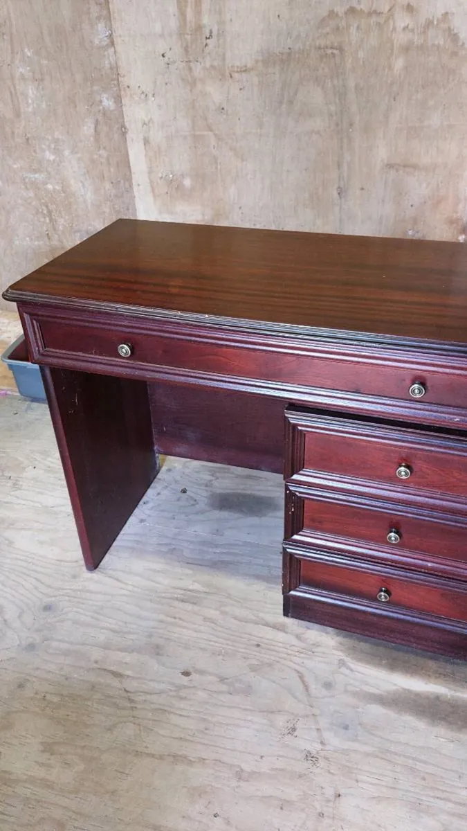 Computer Desk - Image 1
