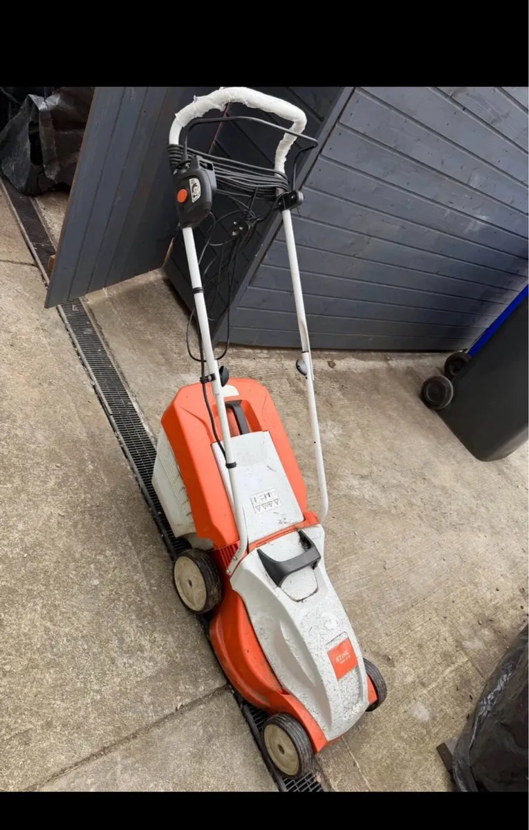 Stihl lawnmower - Image 2