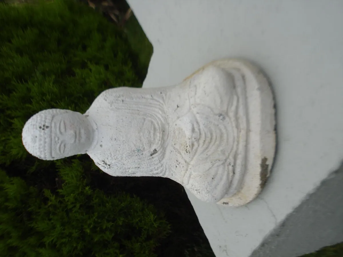 SMALL WHITE CONCRETE BUDDHA STATUE. - Image 2