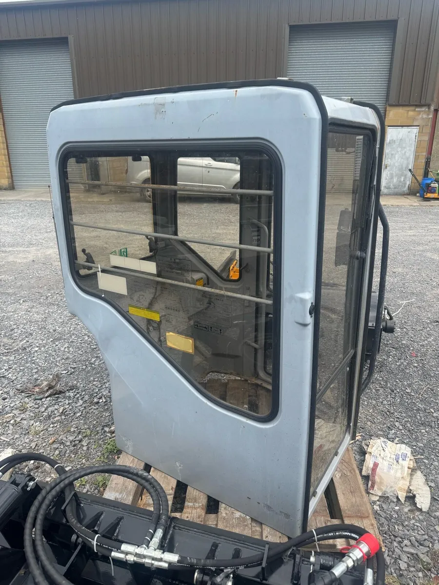 Digger Hitachi cab - Image 3