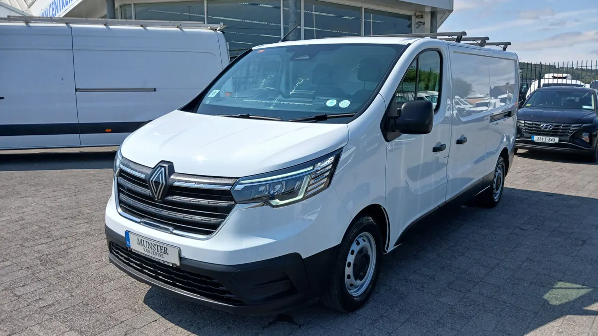 251 RENAULT TRAFIC LWB WITH A/C CRUISE 58K KMS - Image 2