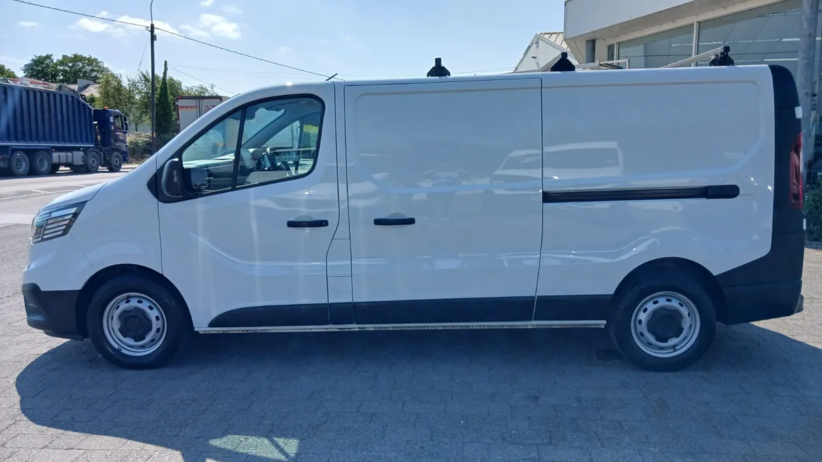 251 RENAULT TRAFIC LWB WITH A/C CRUISE 58K KMS - Image 3