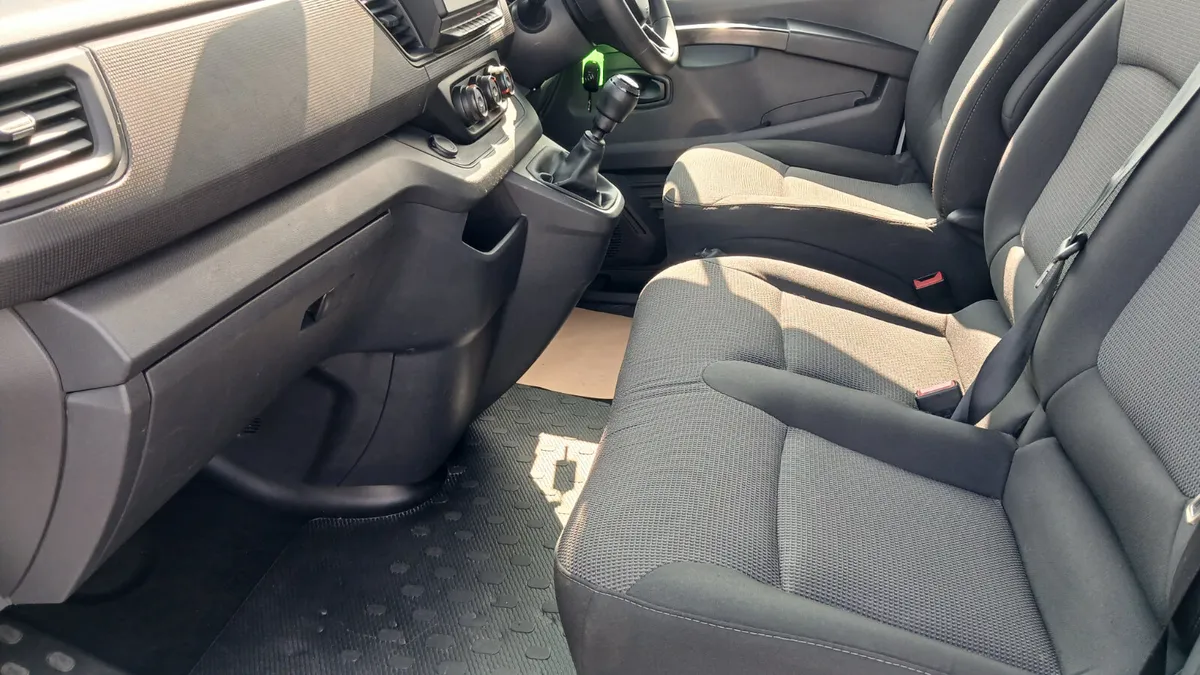 231 RENAULT TRAFIC LWB WITH CRUISE CONTROL, 85K KM - Image 4