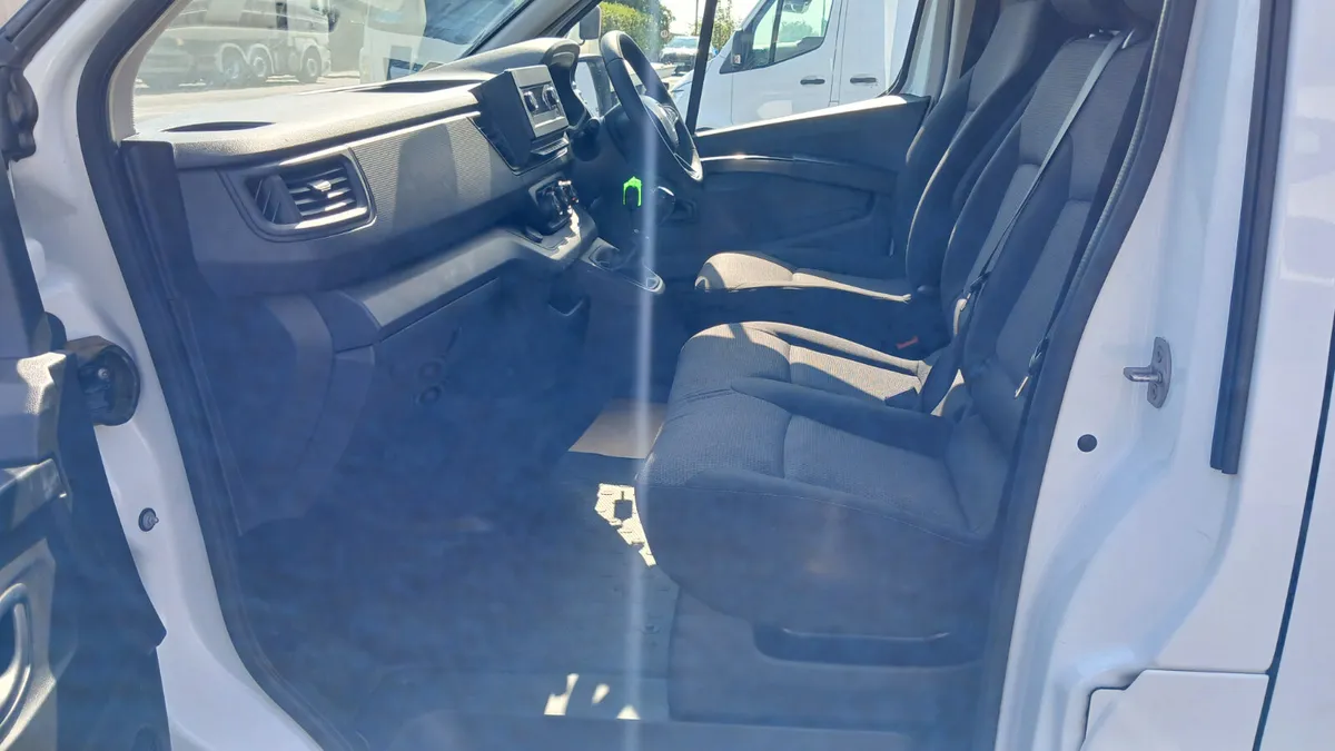 231 RENAULT TRAFIC LWB WITH CRUISE CONTROL, 85K KM - Image 3