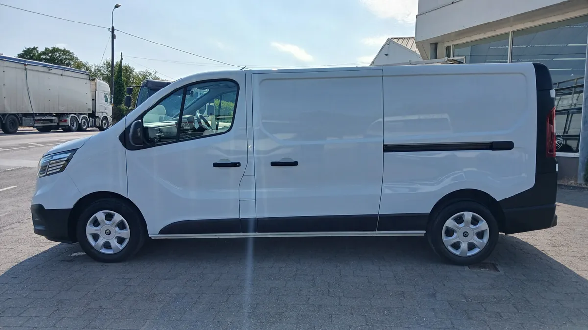 231 RENAULT TRAFIC LWB WITH CRUISE CONTROL, 85K KM - Image 2