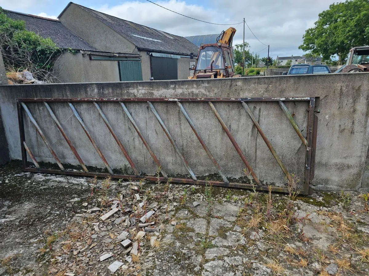 Feed barrier - Image 1