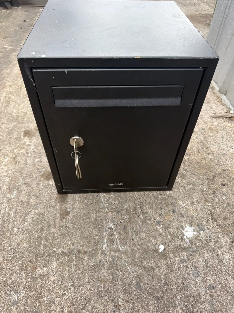 Post box - Image 1