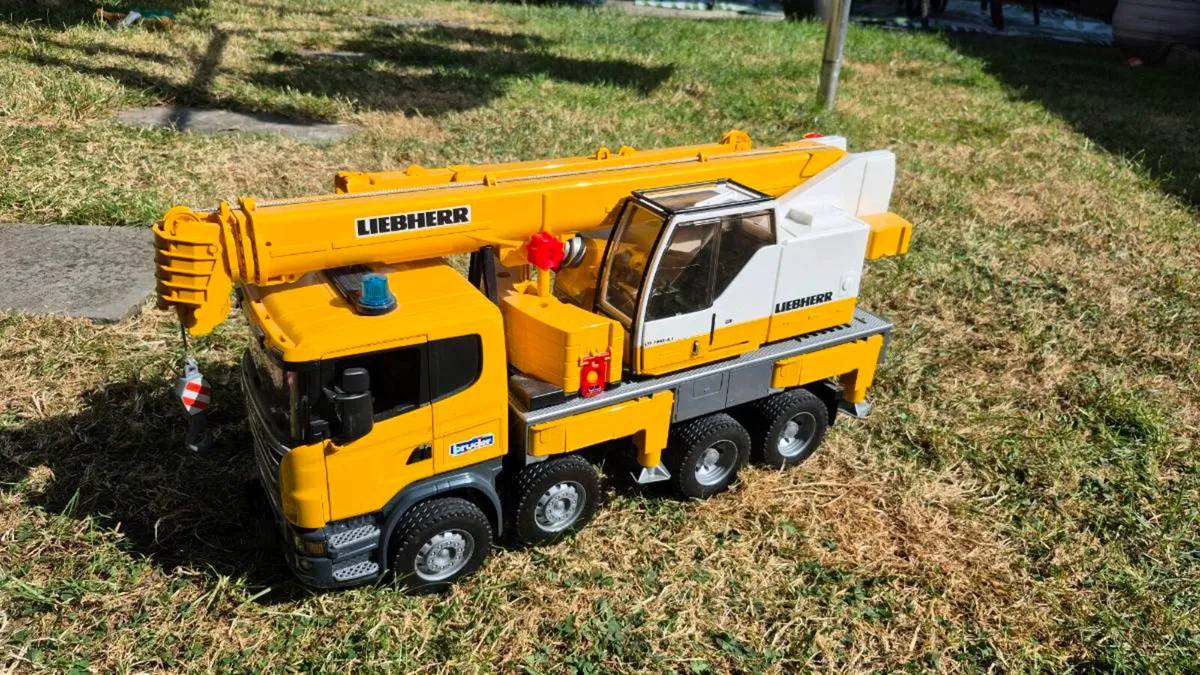 Toy Trucks and construction vehicles - Image 2