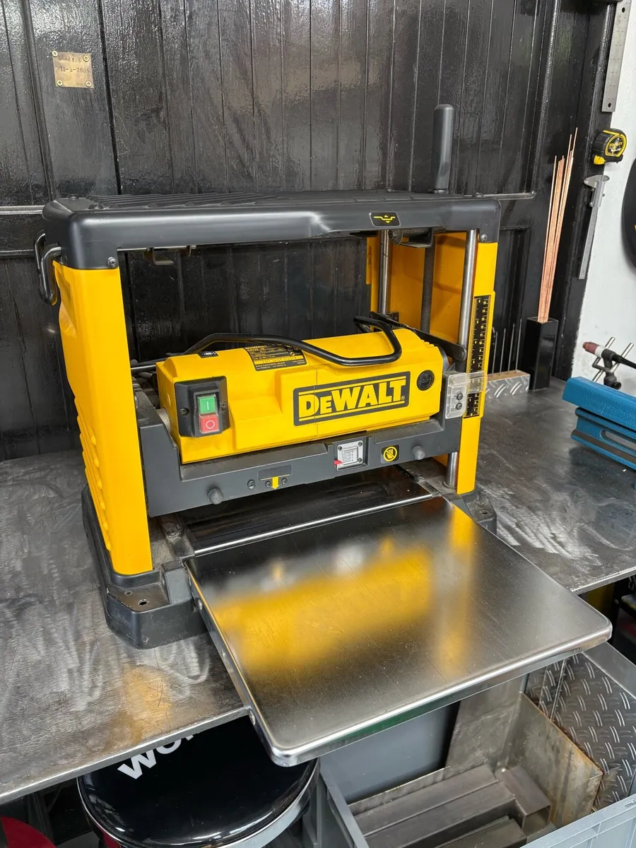 DeWalt DW733 Planer - Image 1
