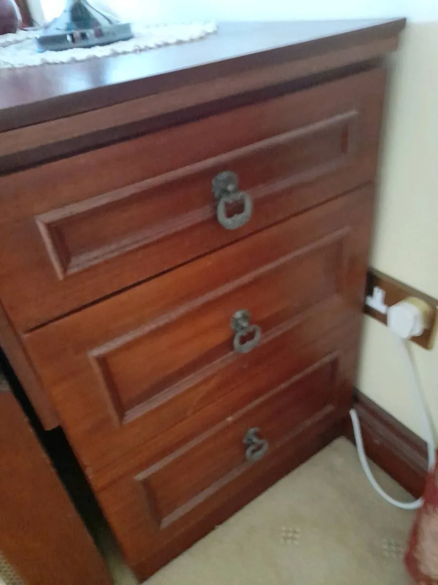Four poster bed / blanket box / dressing table - Image 4