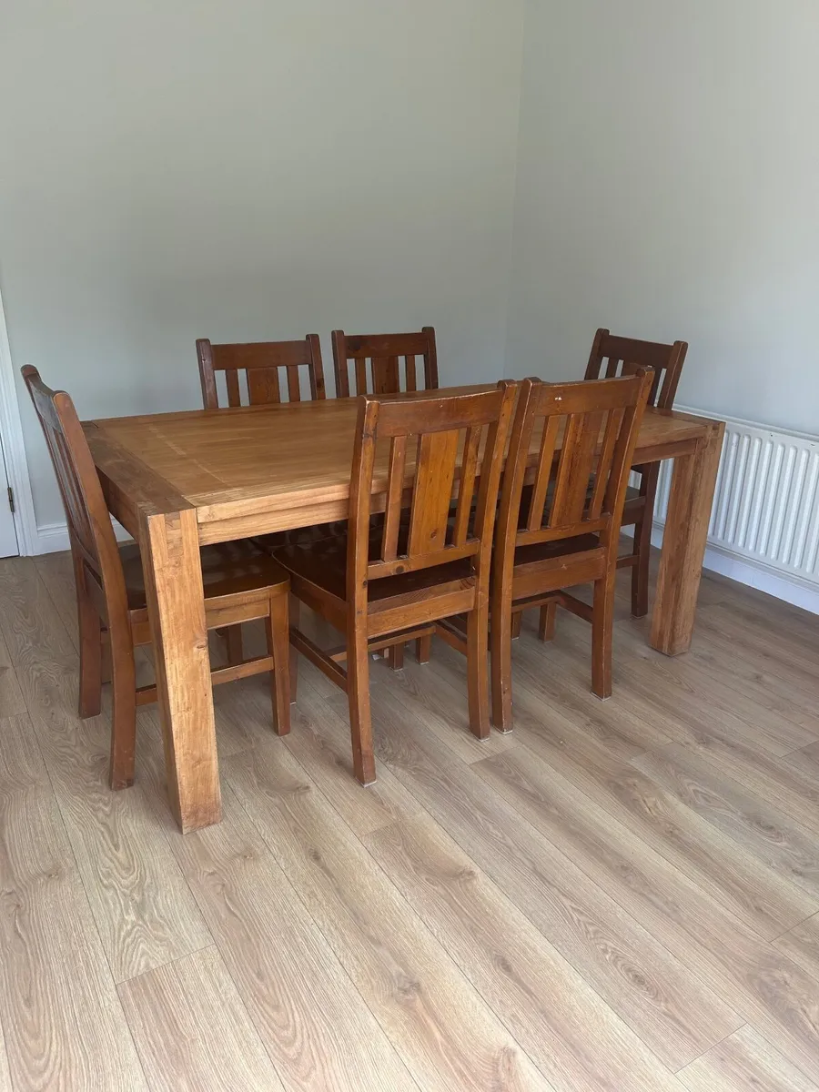 Kitchen table and chairs - Image 1