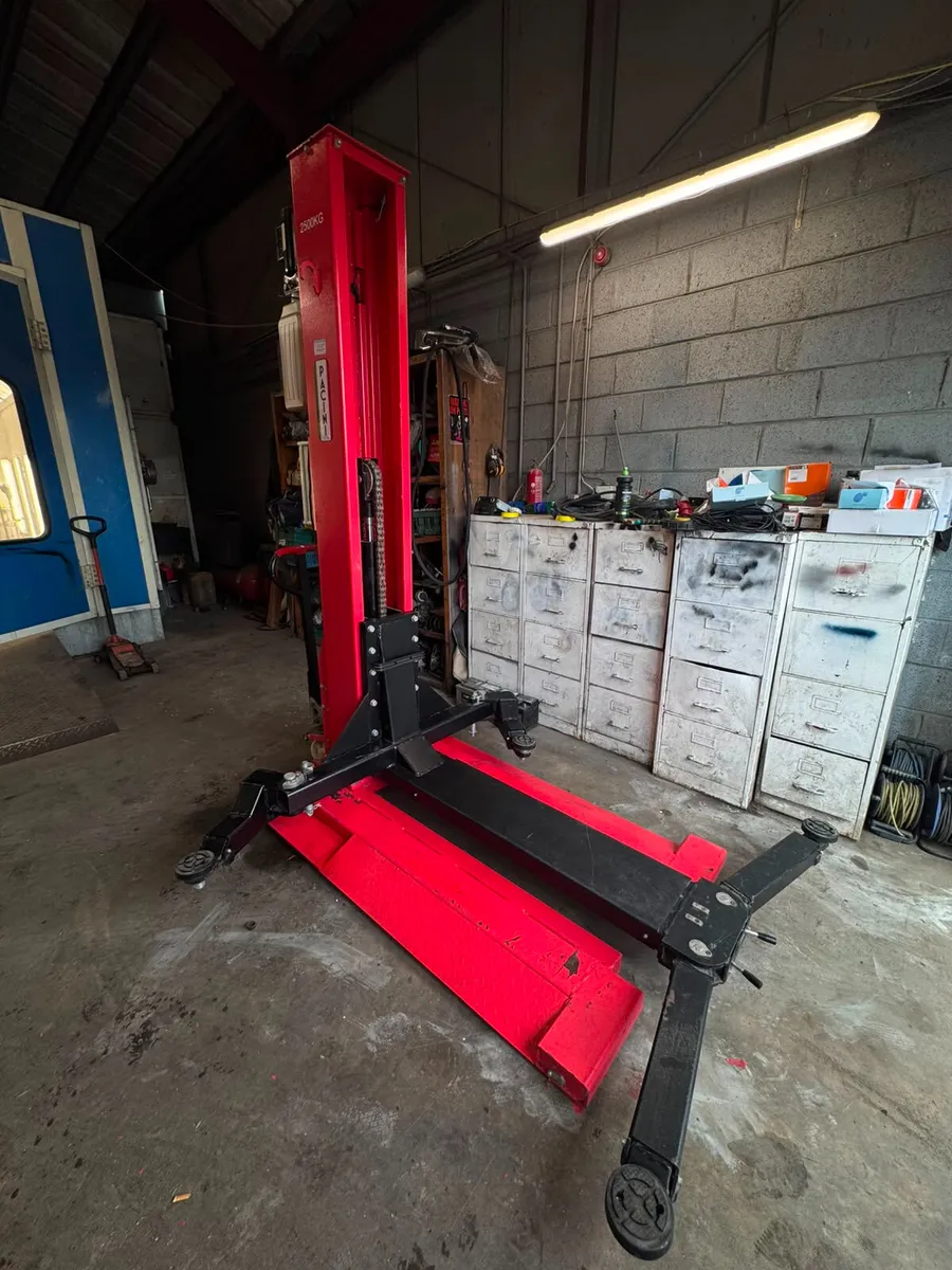 New Single post lift PACINI - Image 1