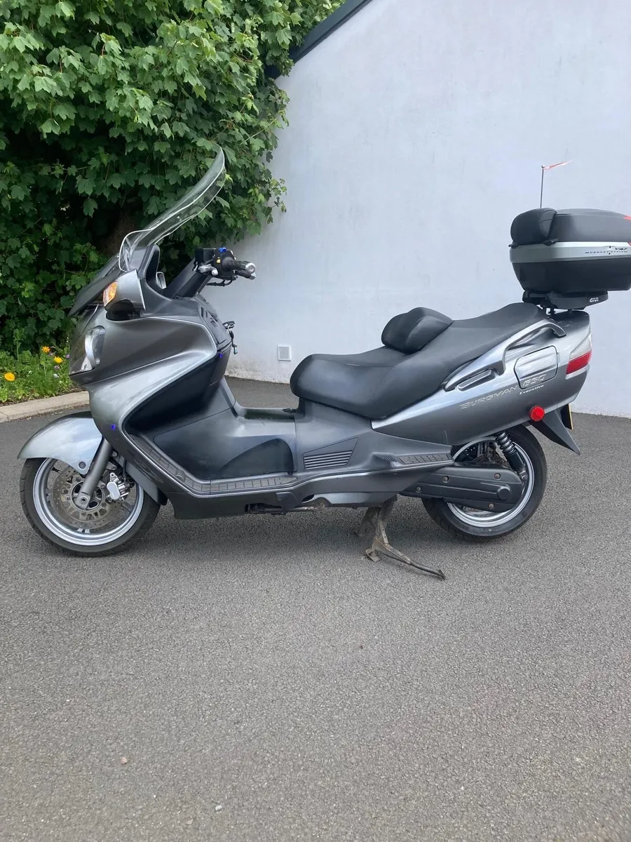 2011 Suzuki Burgman 650 Executive - Image 2