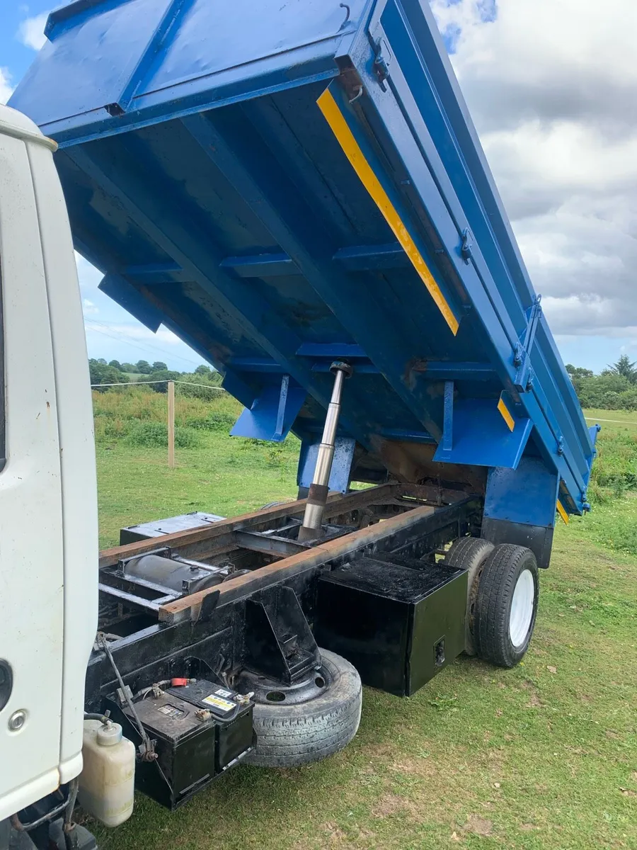 Isuzu 3.5 tonne tipper - Image 4