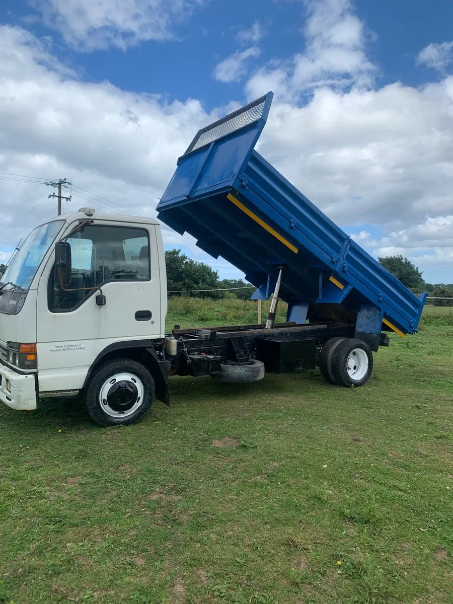 Isuzu 3.5 tonne tipper - Image 1