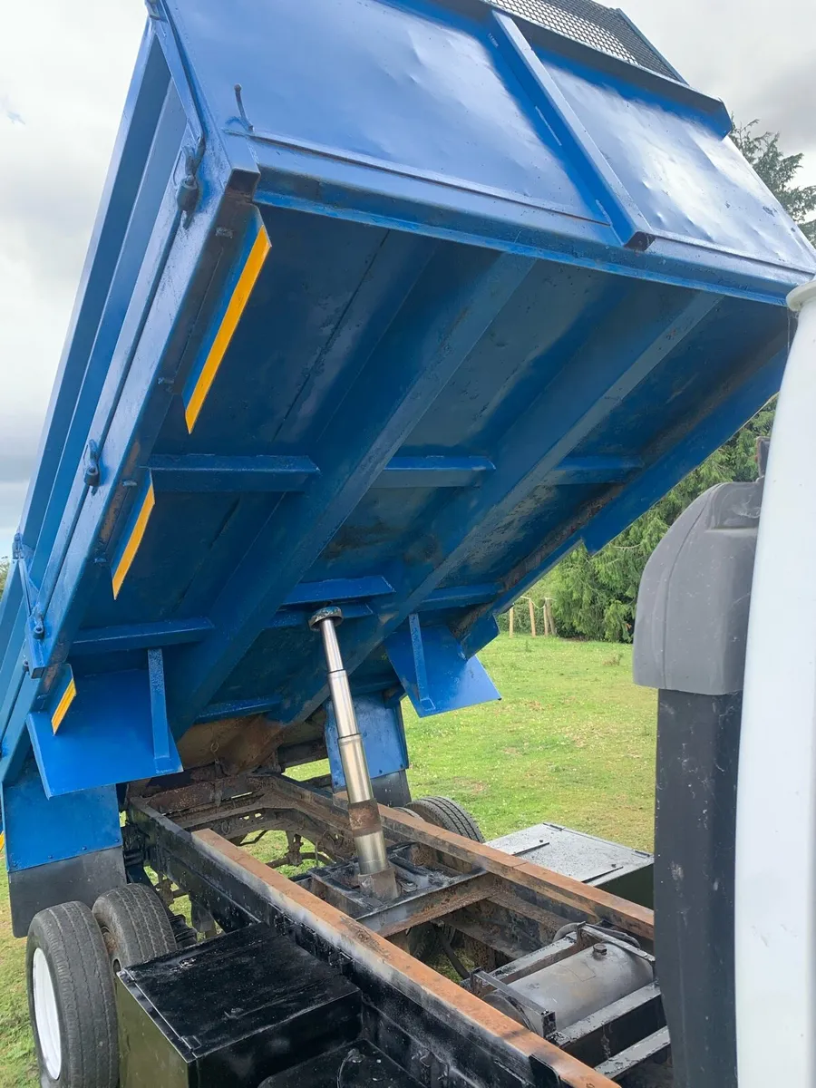 Isuzu 3.5 tonne tipper - Image 3