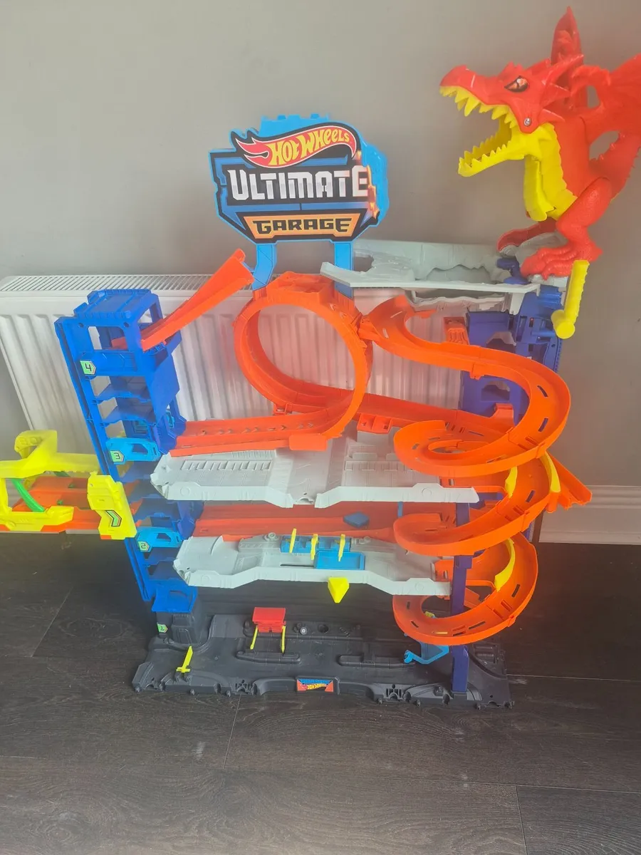 Kids hot wheels garage - Image 1