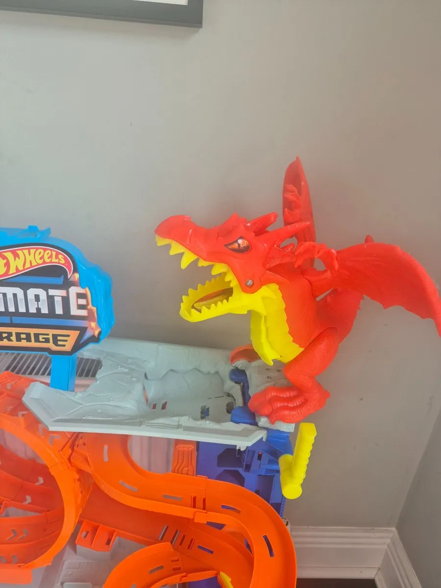 Kids hot wheels garage - Image 3