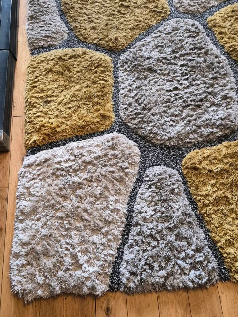 LARGE RUG - Image 1