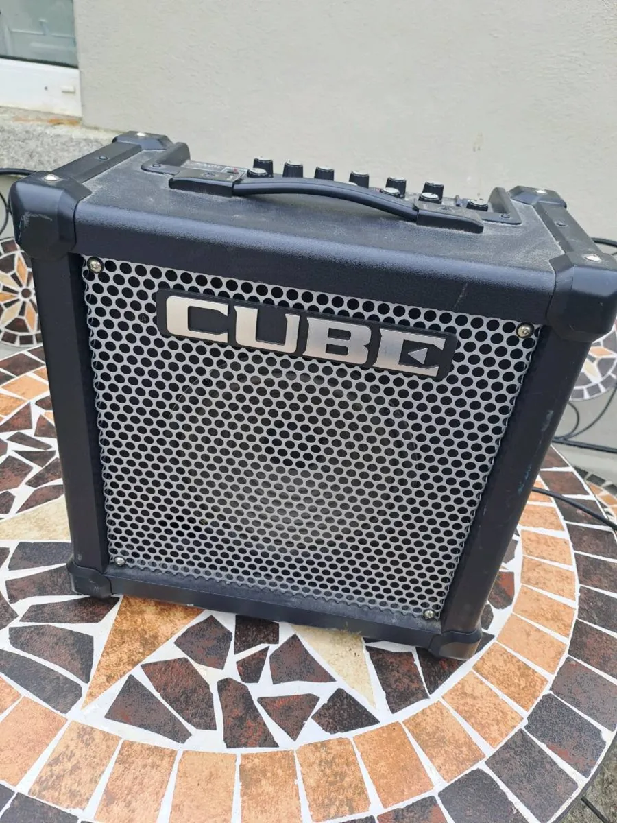 Roland cube - Image 1