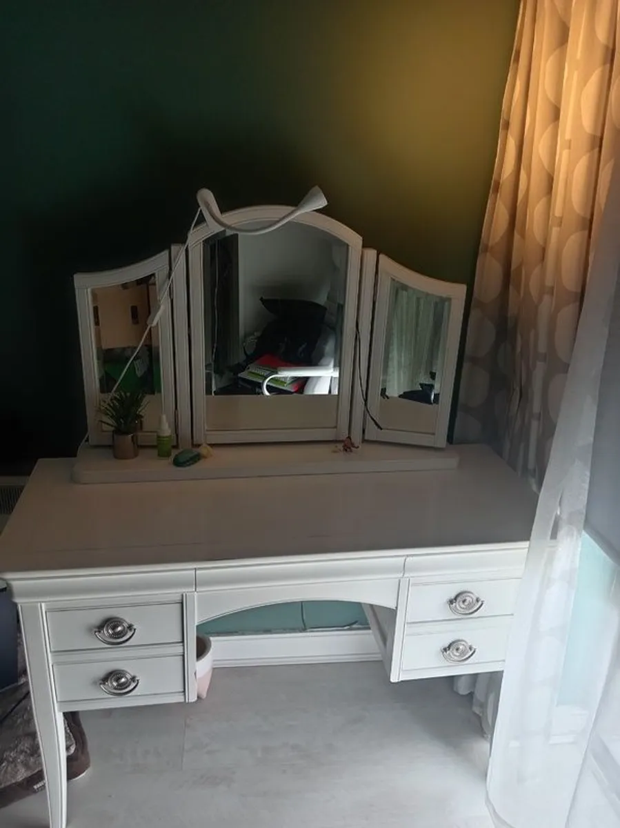 Dressing table - Image 2