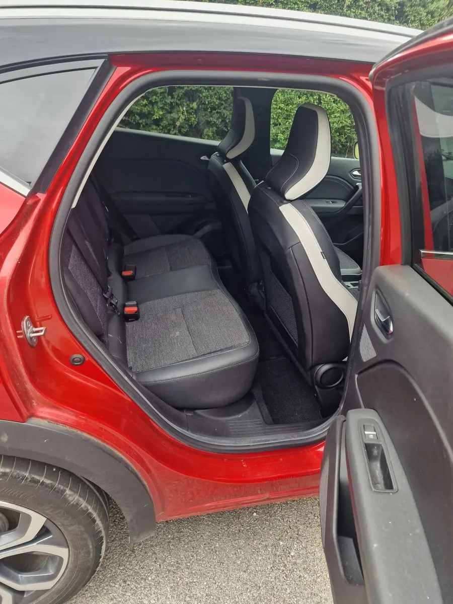 Renault Captur - Image 2