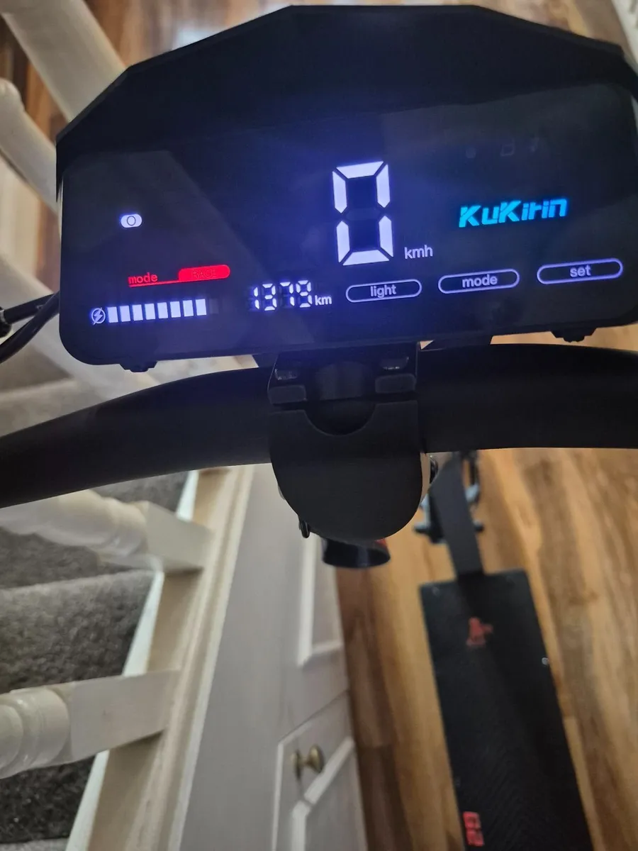 Kukirin Kugoo G2 Electric Scooter (2025). - Image 4