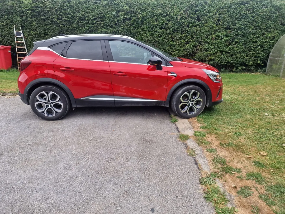Renault Captur - Image 1