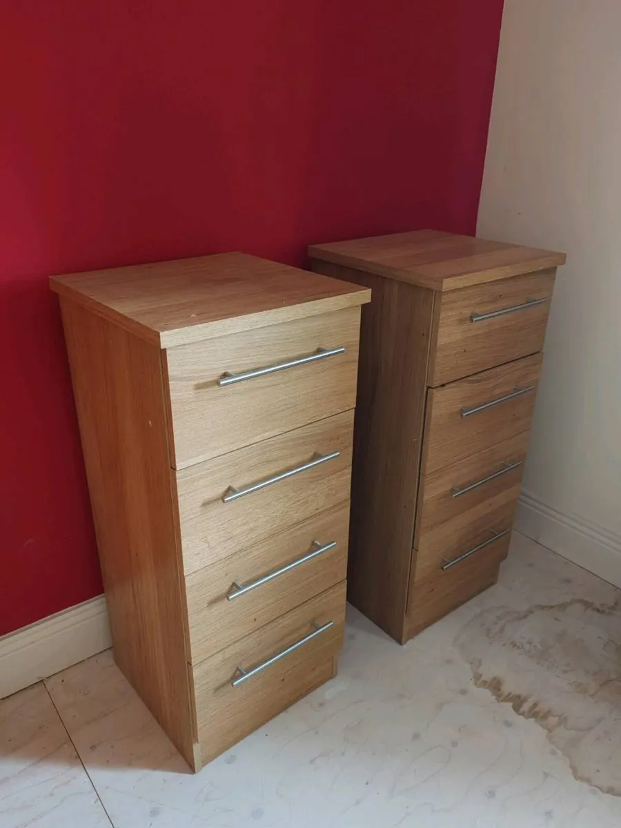 Oak bedframe. Two bedside lockers. - Image 3