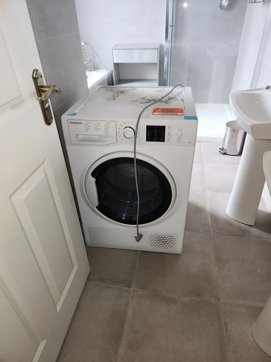 Washing machine/Dryers (coin operated) /  Dryer - Image 4