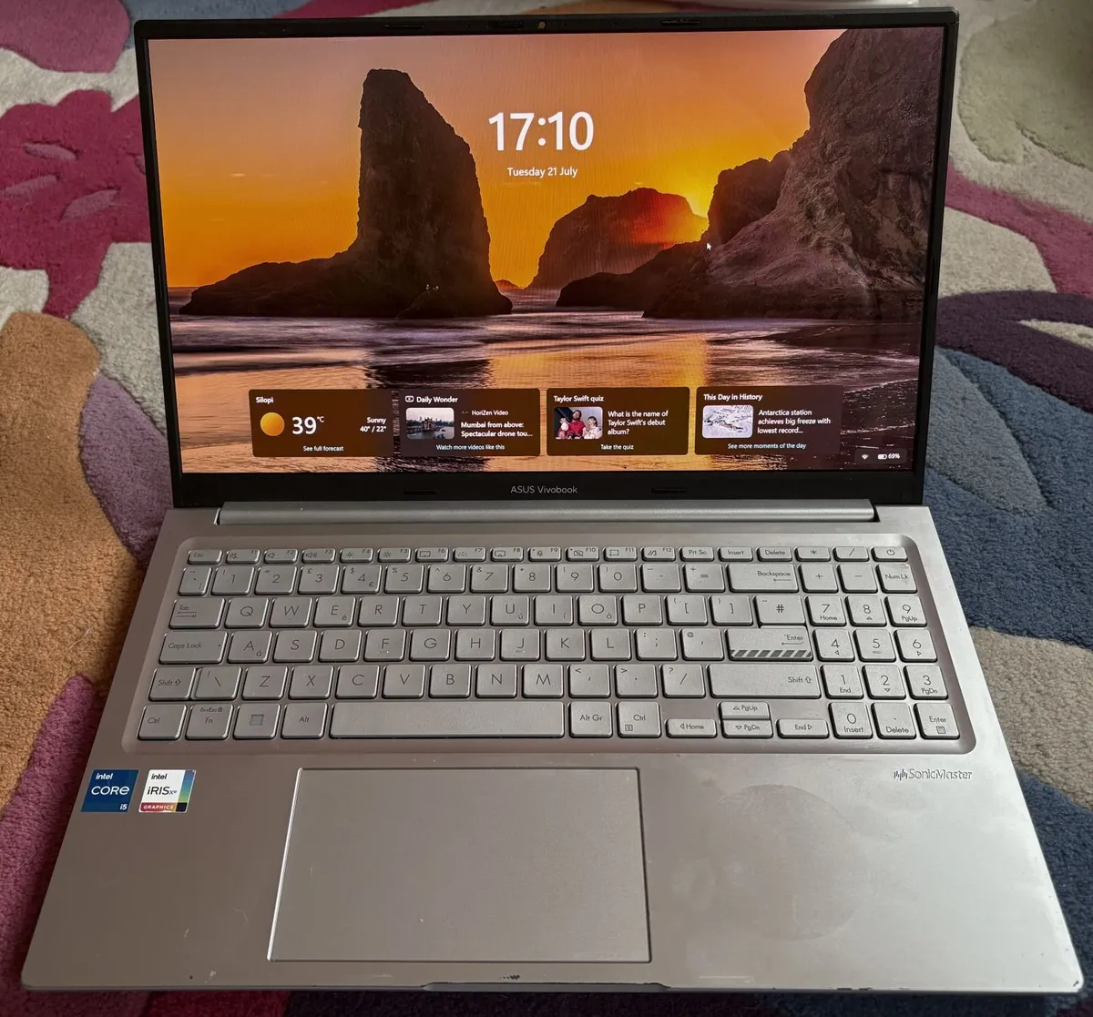 ASUS Vivobook 15 OLED – Core i5, 16GB RAM, 512GB - Image 1
