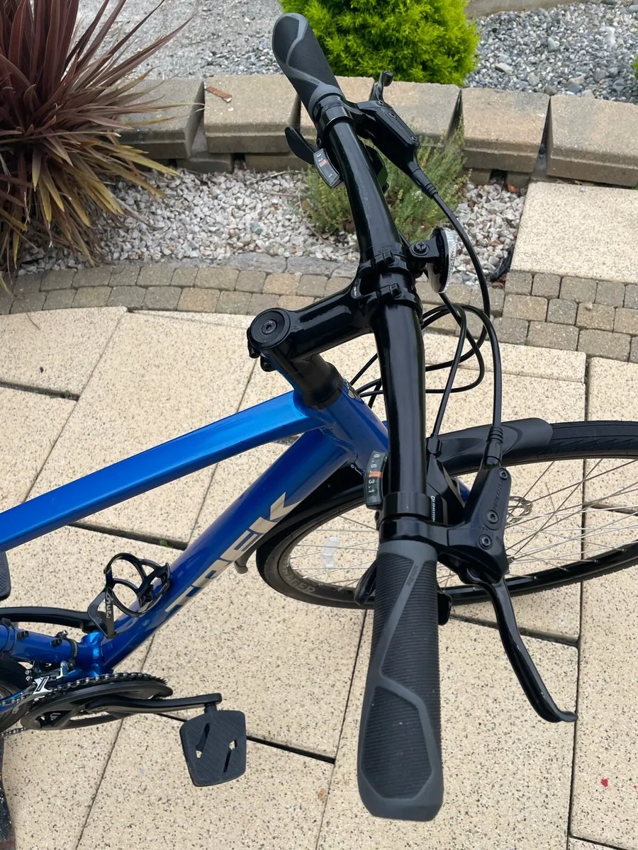 Trek FX2 hybrid bike - Image 2