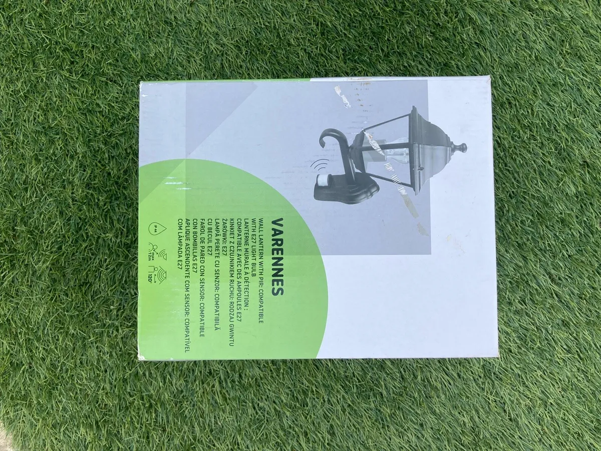 Wall light with sensor - Image 3