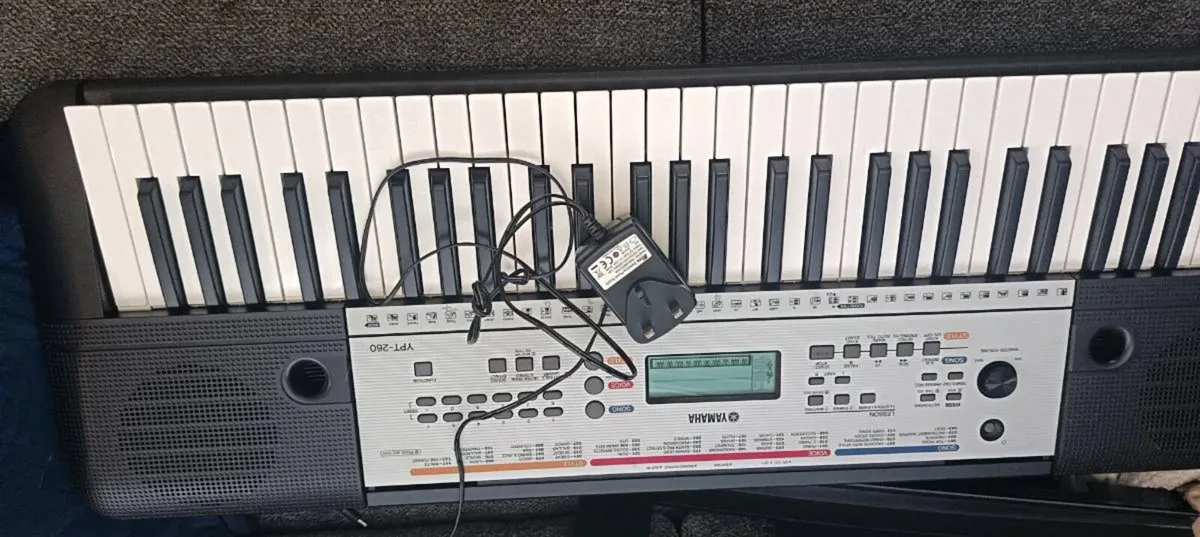 Yamaha keyboard - Image 1