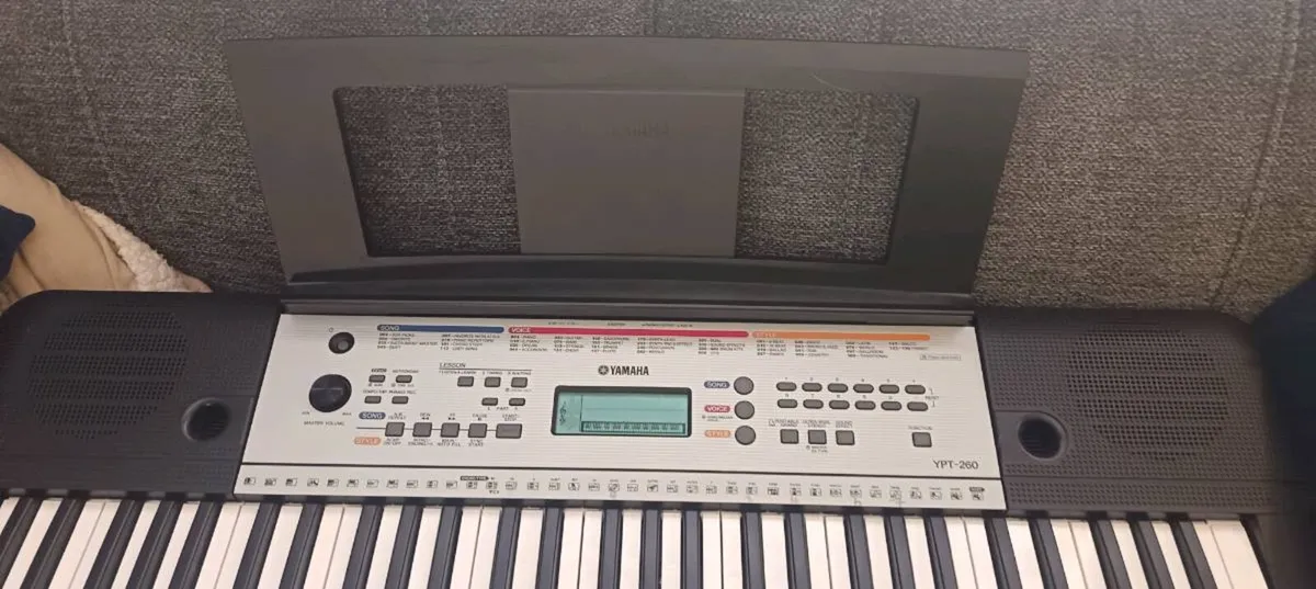Yamaha keyboard - Image 2