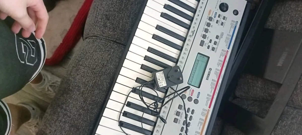 Yamaha keyboard - Image 3