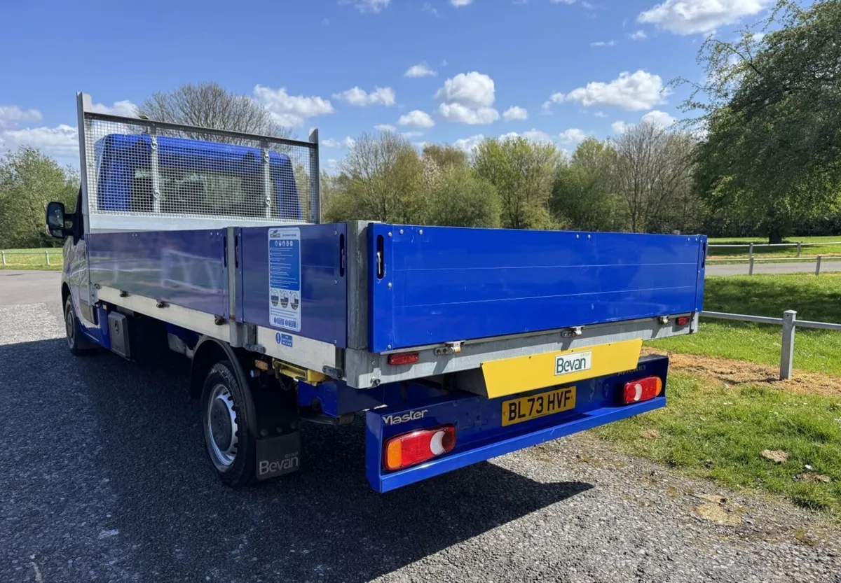VB - 2024 Renault Master Dropside Van - Image 4