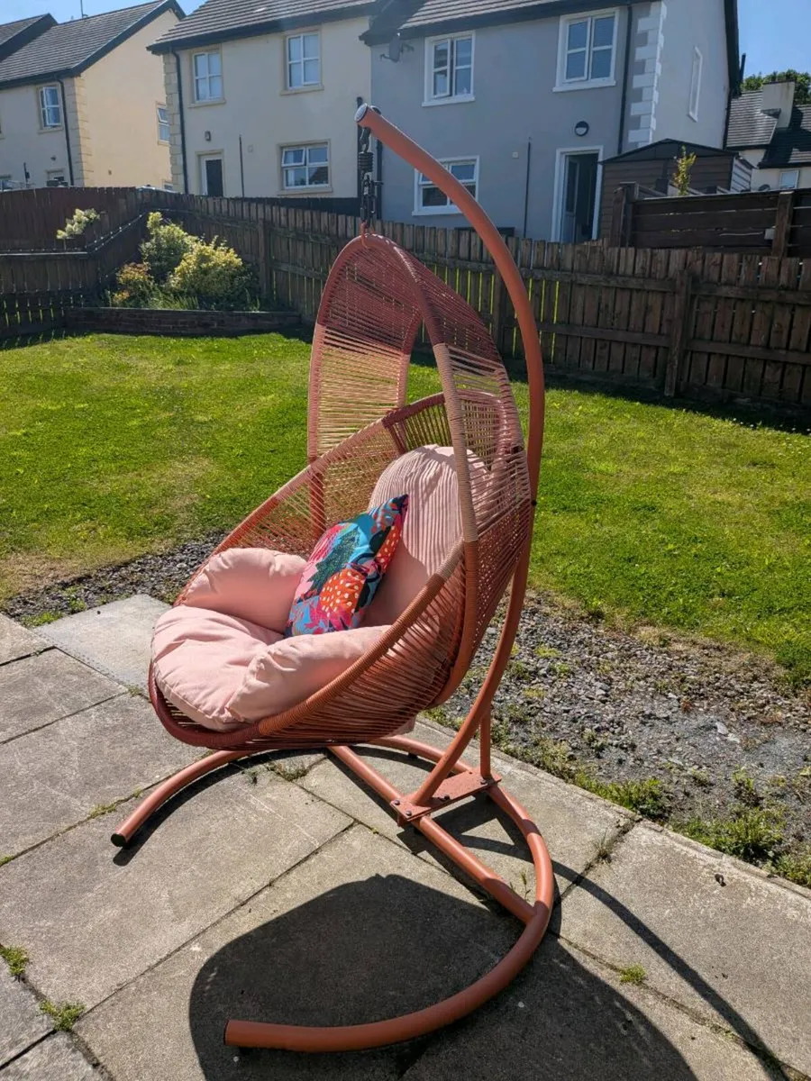 Colourful egg chair, good as new - Image 3