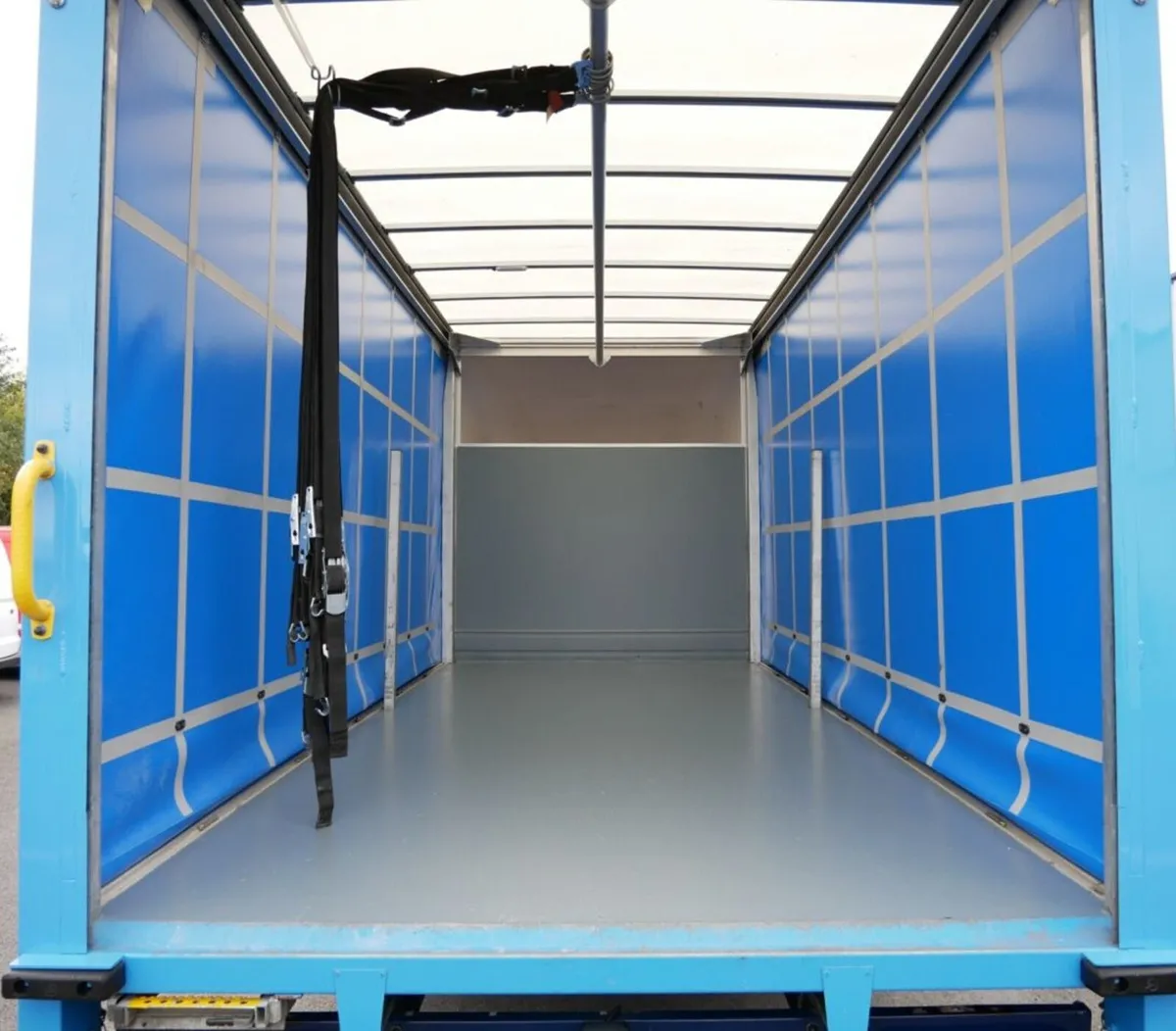 VB - 2023 Mercedes-Benz Sprinter CurtainSider Van - Image 3