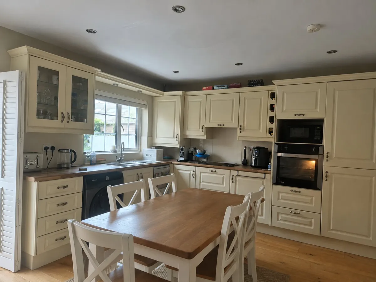 KITCHEN - Image 1