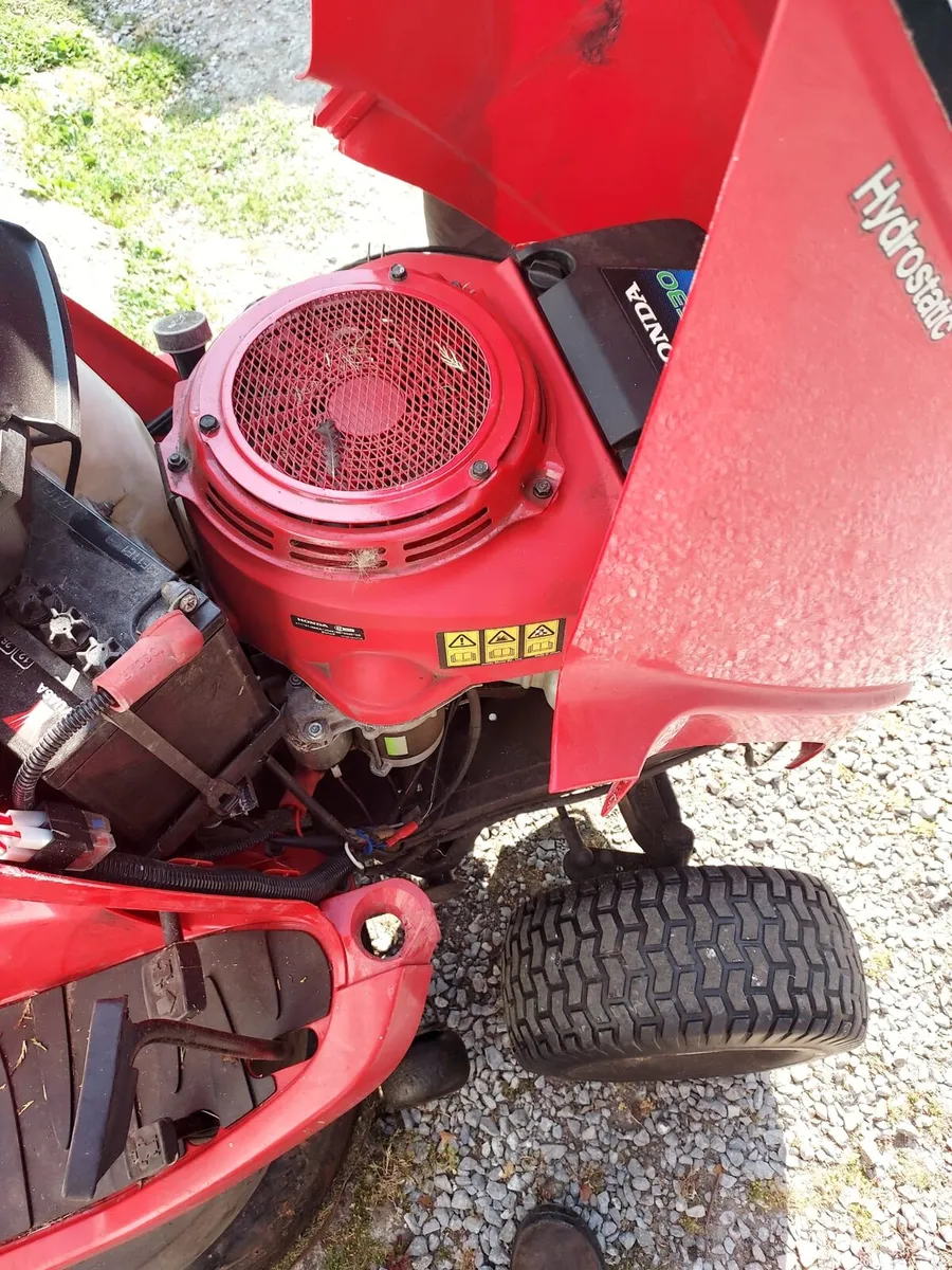 Ride on lawnmower - Image 1